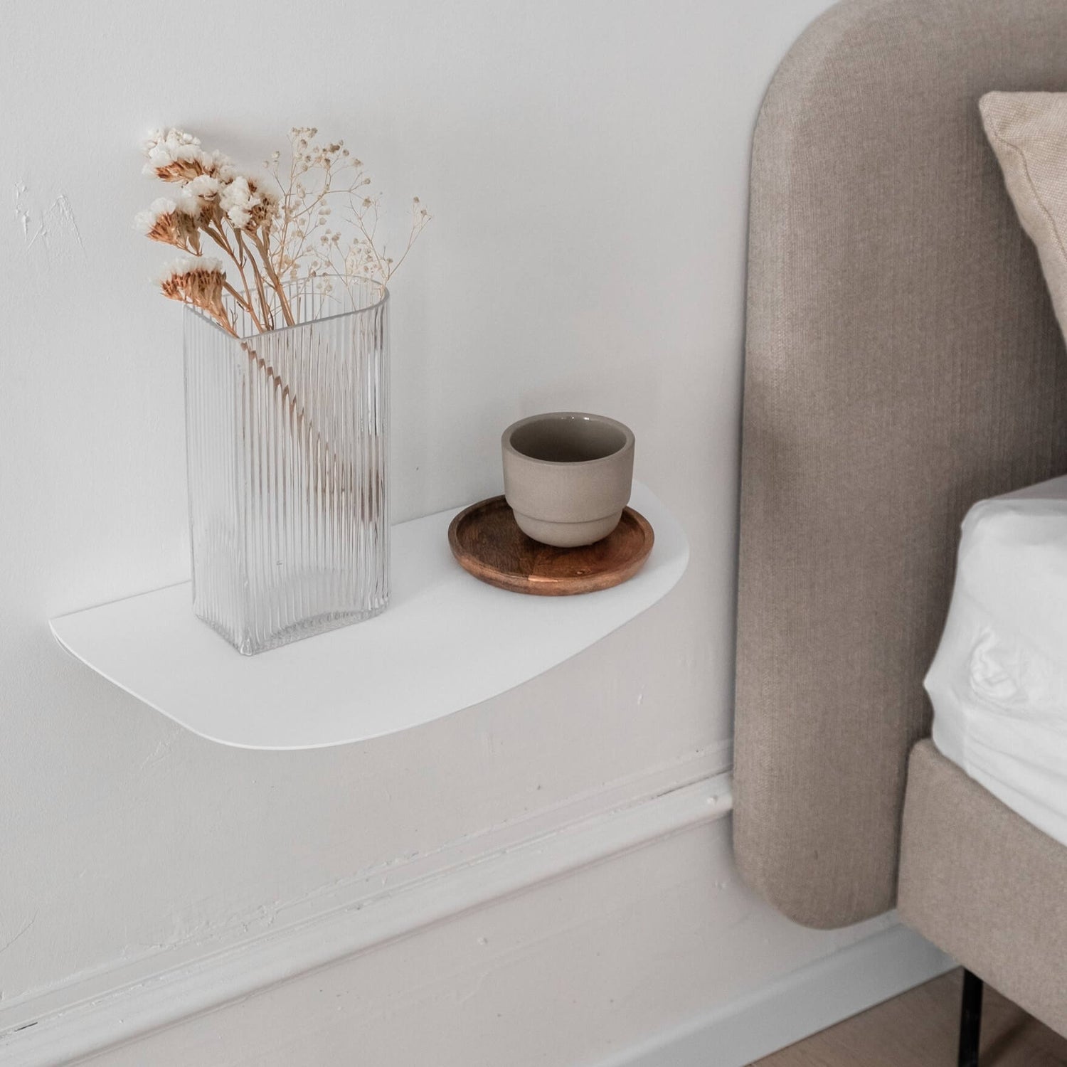 המדריך לבחירת שידה צפה לחדר השינה – כל מה שכדאי לדעת לפני שקונים