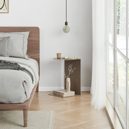 שידות צד ליד המיטה