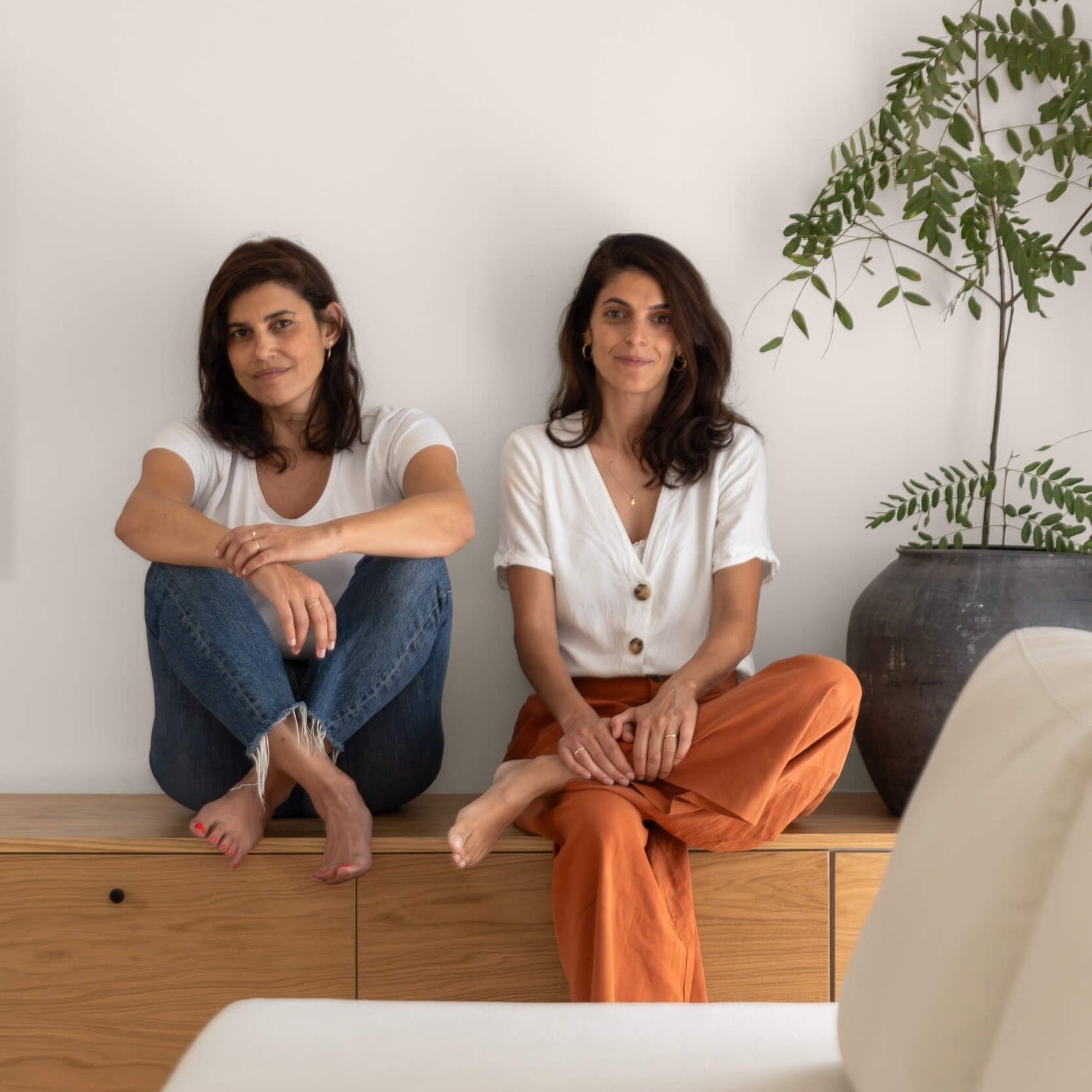 מדברות עיצוב: הכירו את APEN STUDIO – אחיות, חוויית משתמש, וקווים נקיים