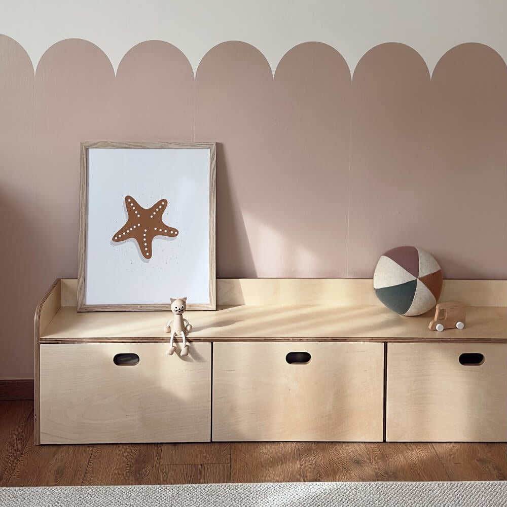 אחסון נכון בחדר ילדים: מינימליזם שיוצר סדר