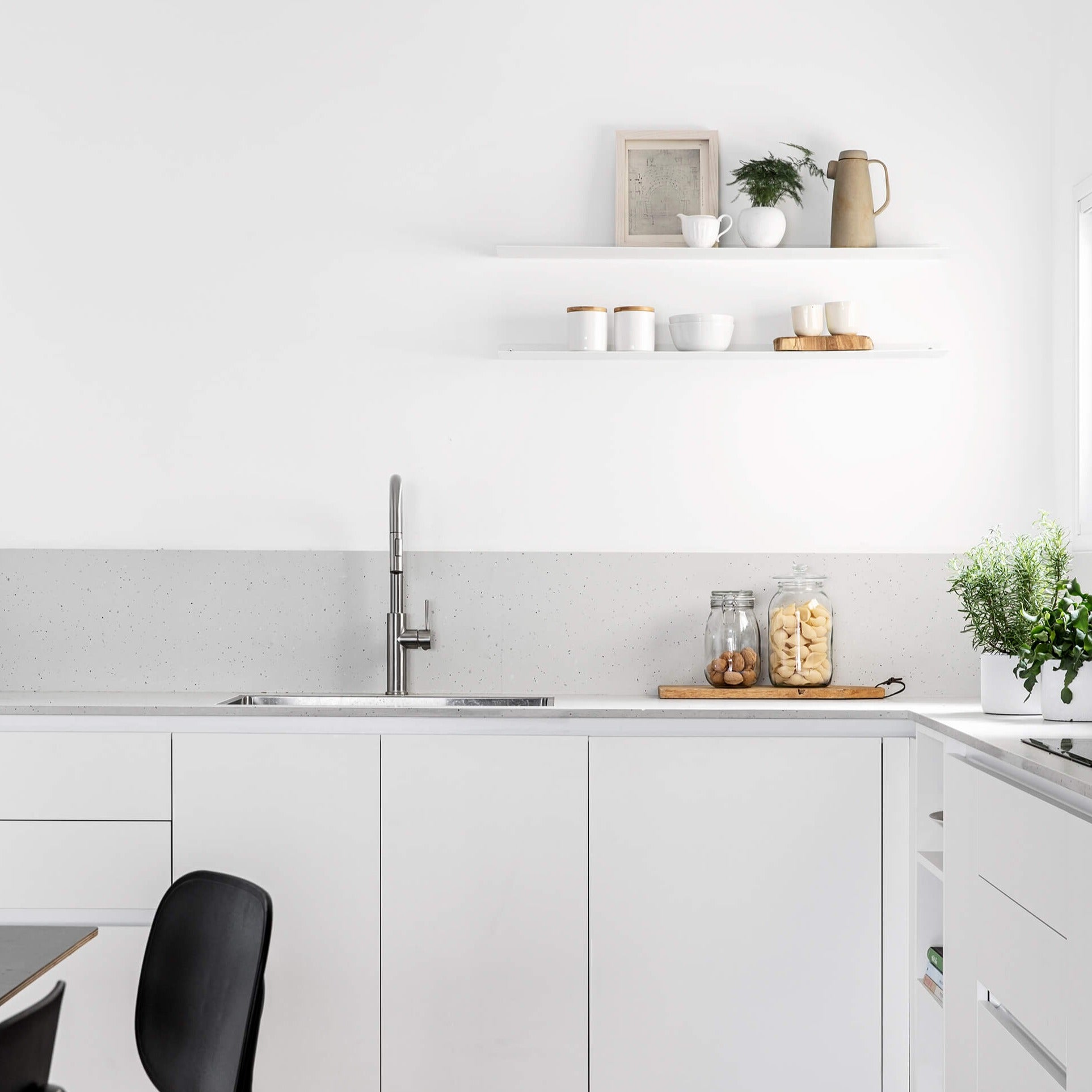 מדף צף אלגנטי עשוי אלומיניום KAV מדף צף אלגנטי עשוי אלומיניום KAV