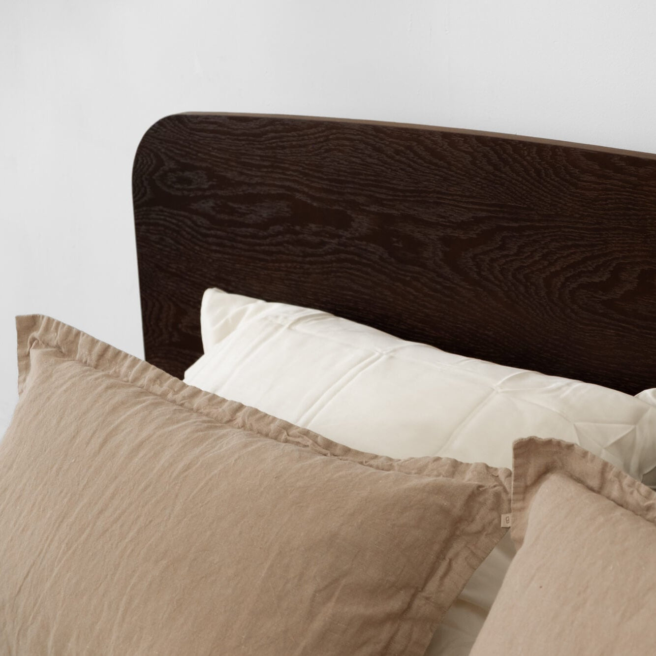 מיטת FRAME מיטת FRAME