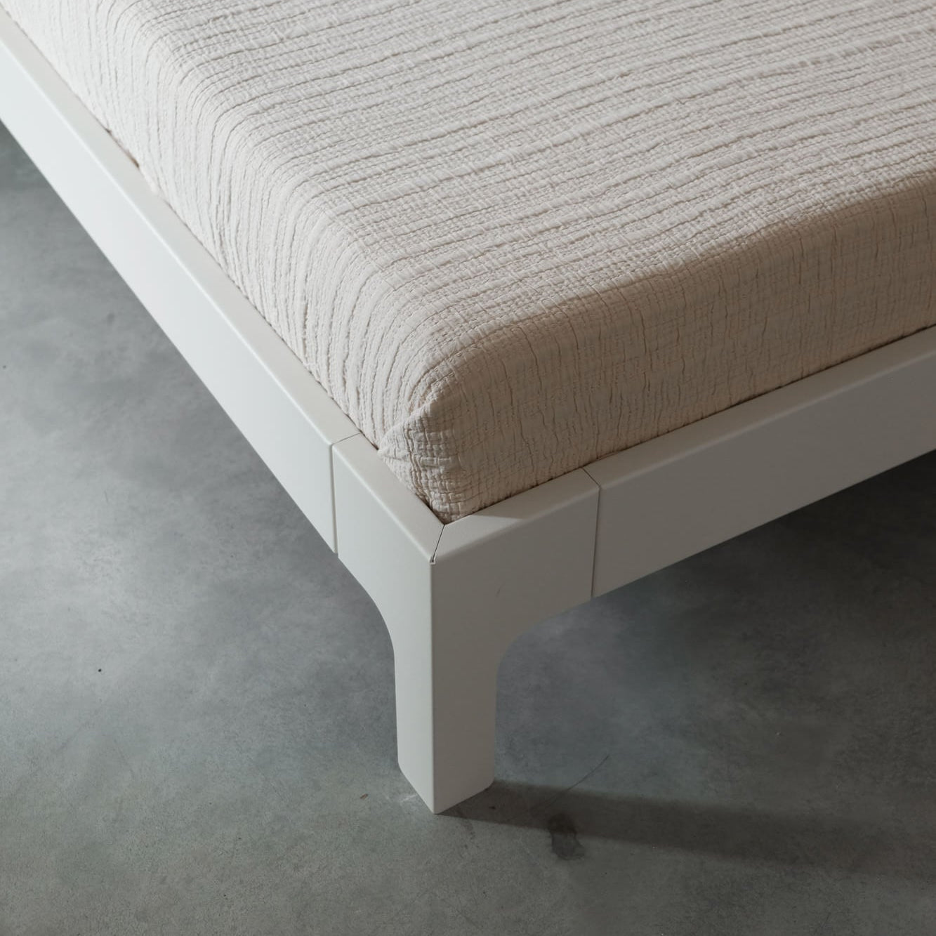 מיטת FRAME מיטת FRAME