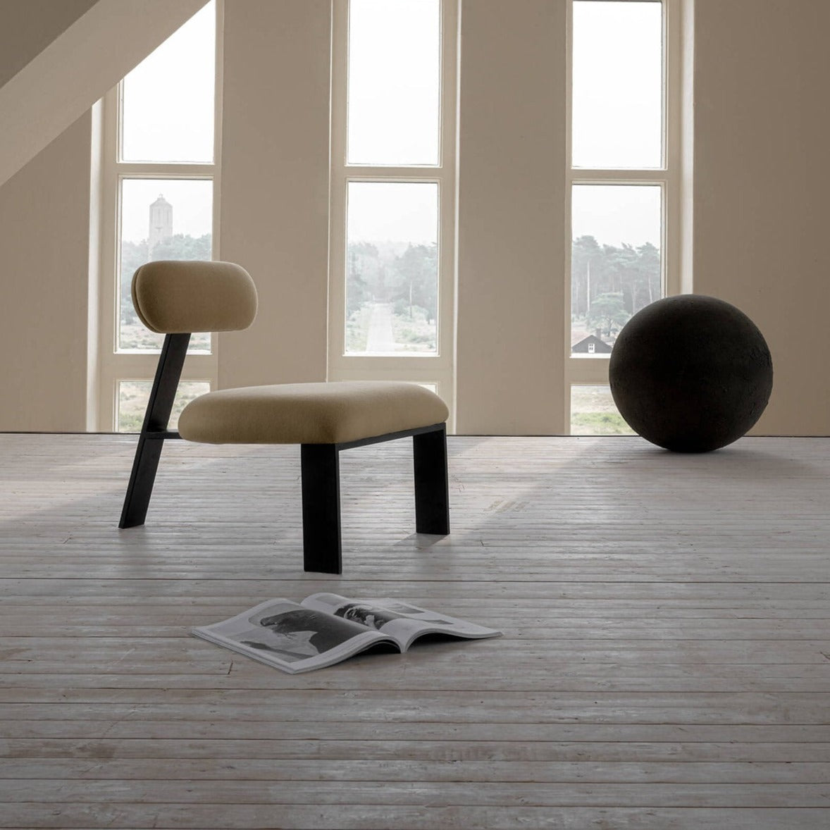 Oblique | כורסא בעיצוב מינימליסטי